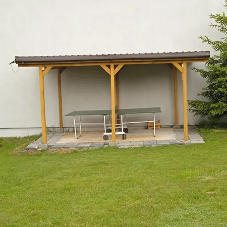 Kamex Dom 12-osobowy בית אירוח