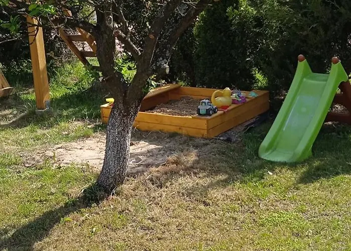 Kamex Dom 12-osobowy 民宿 *